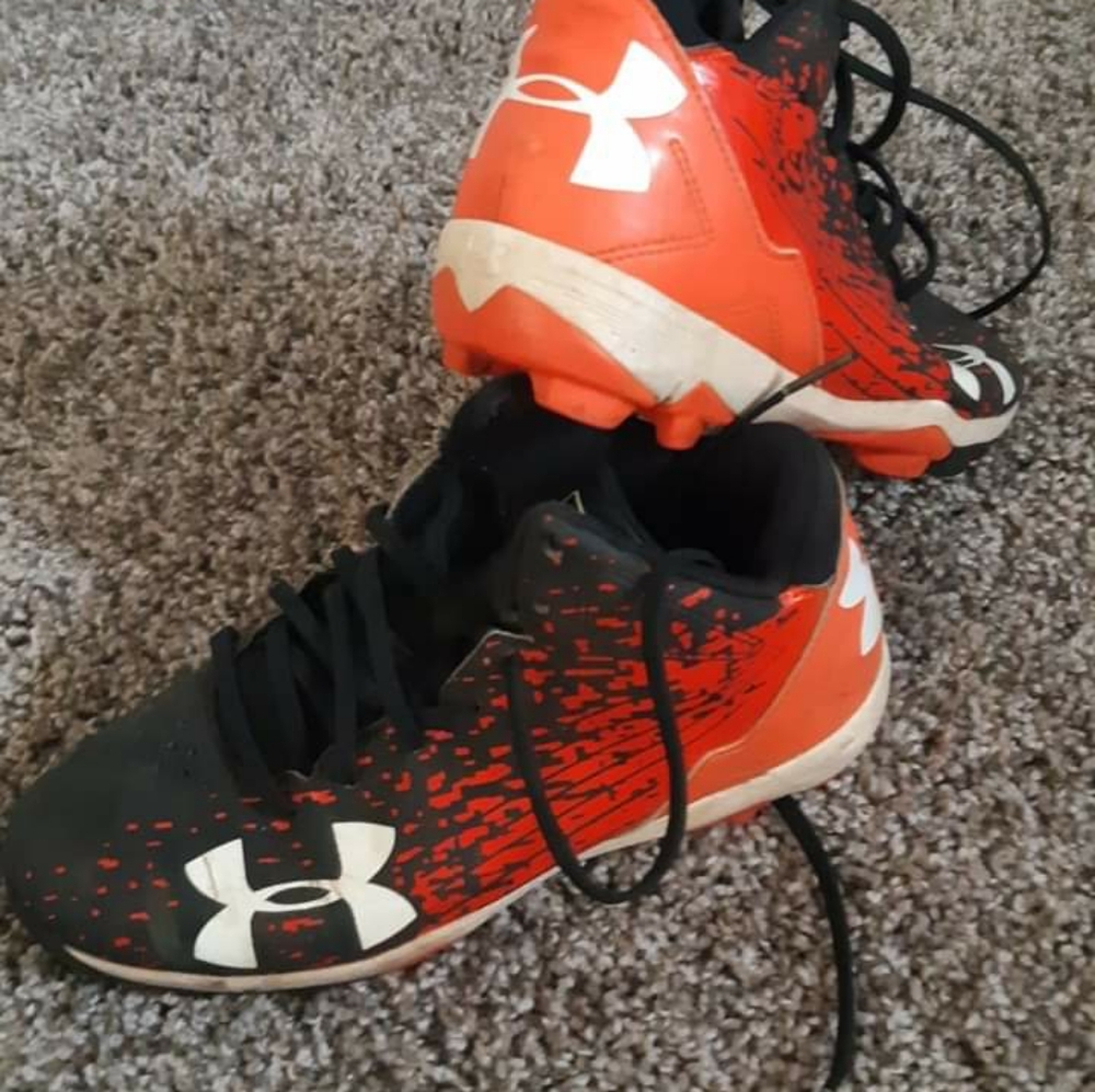 Baseball cleats